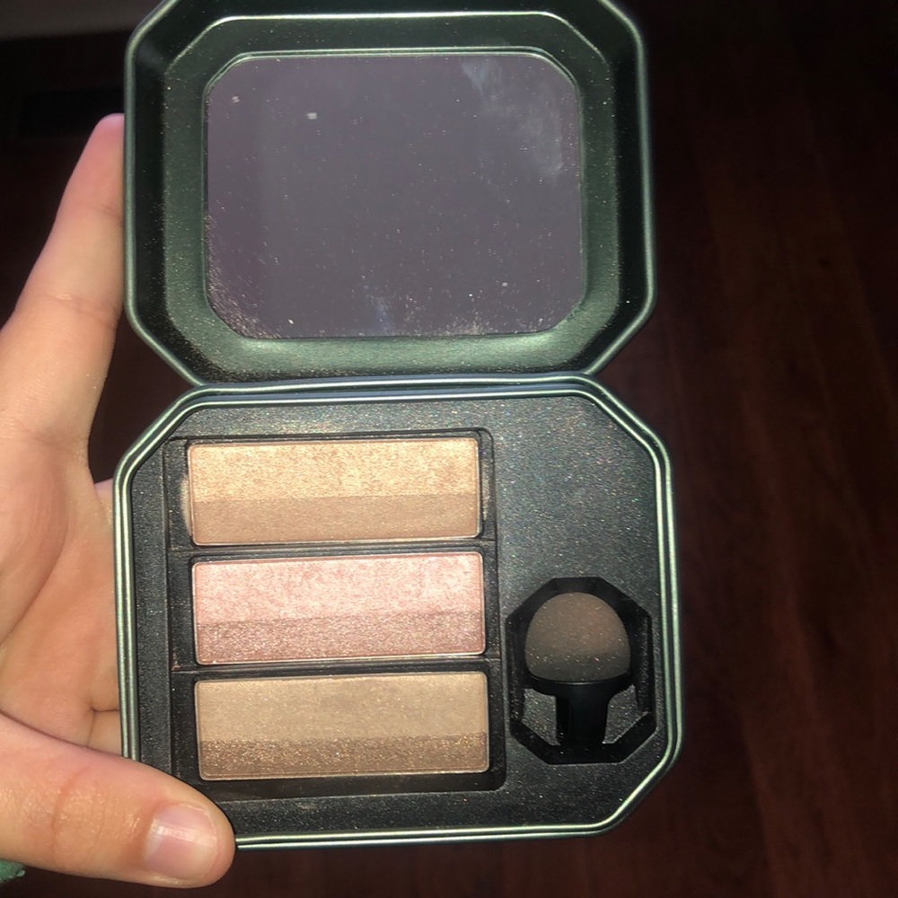 Eyeshadow/makeup - Picture 2 of 2